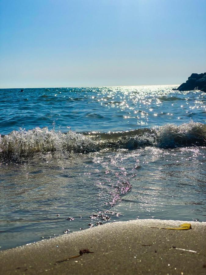 Te Bujtina Hotel- Cozy Stay With Traditional Breakfast Near Beach Golem  Eksteriør billede