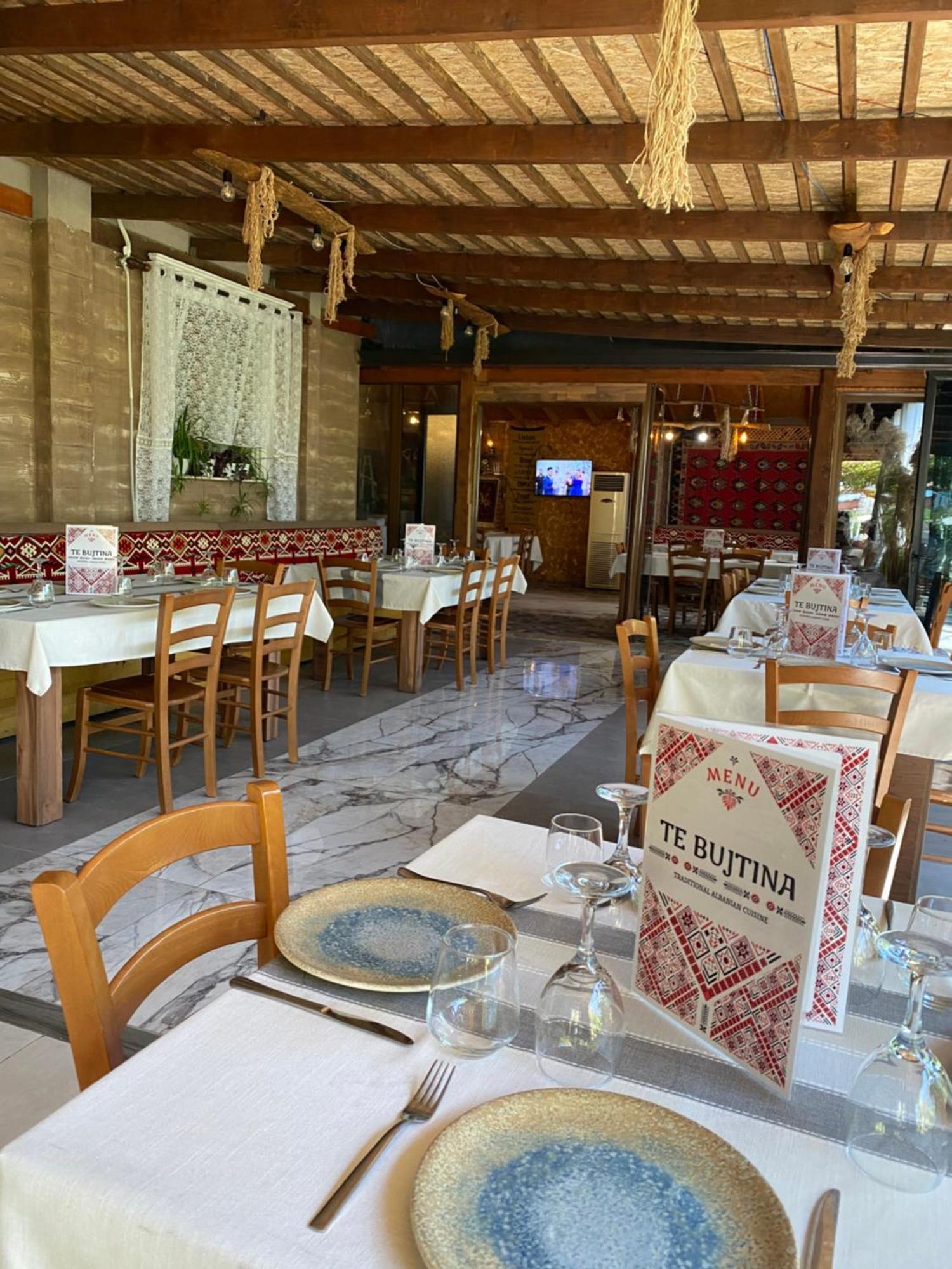 Te Bujtina Hotel- Cozy Stay With Traditional Breakfast Near Beach Golem  Eksteriør billede