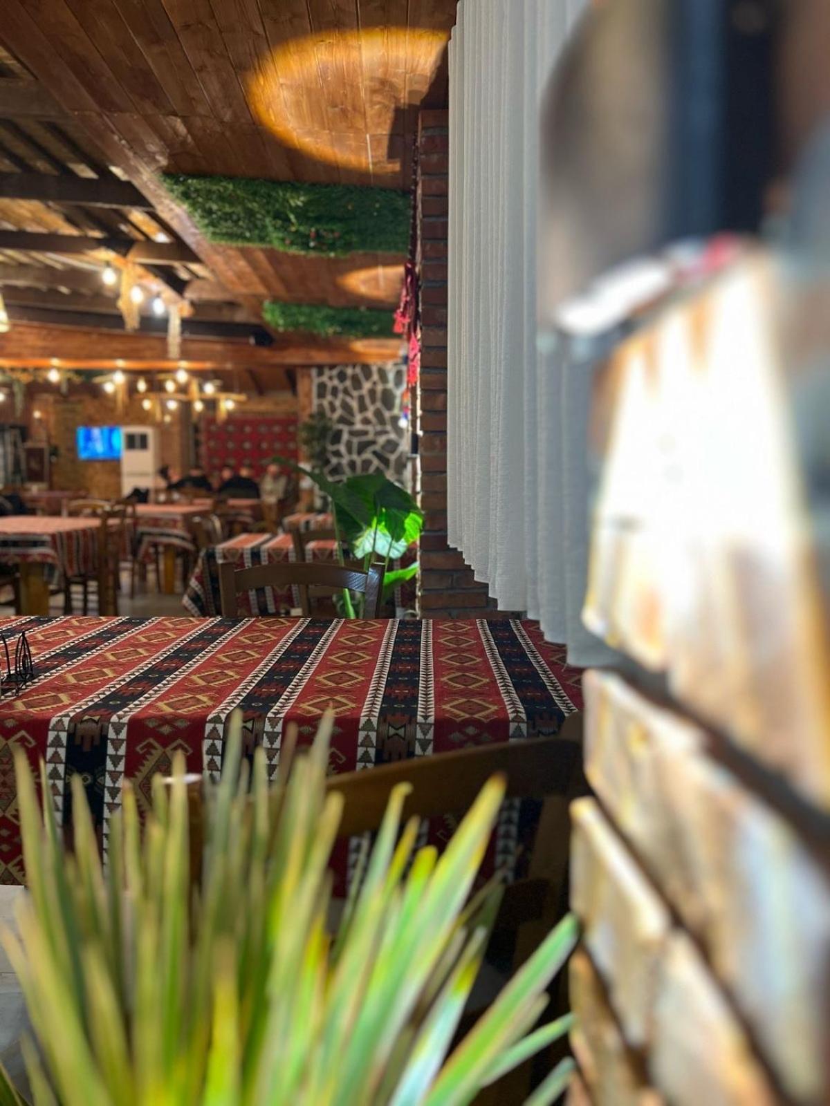 Te Bujtina Hotel- Cozy Stay With Traditional Breakfast Near Beach Golem  Eksteriør billede