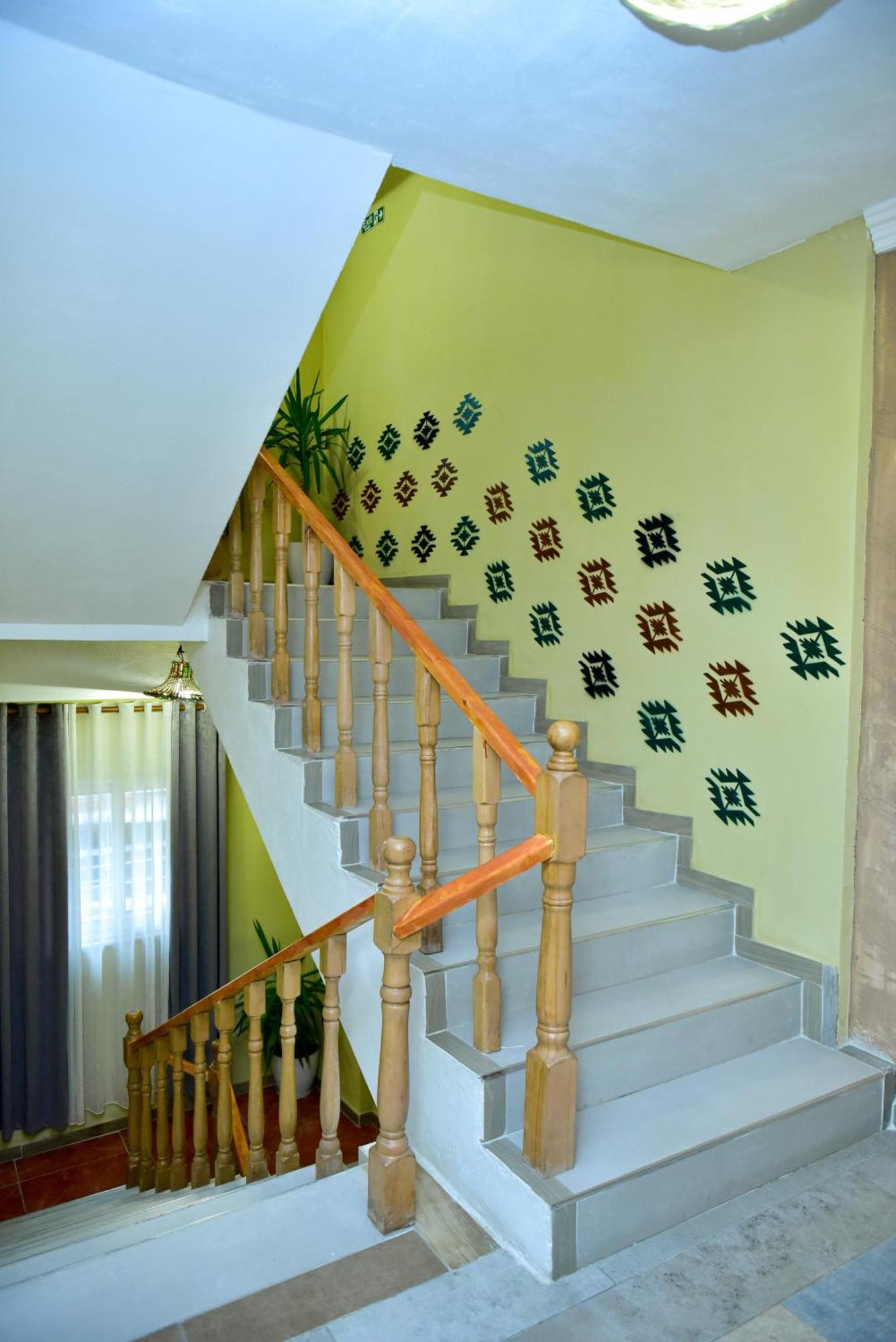 Te Bujtina Hotel- Cozy Stay With Traditional Breakfast Near Beach Golem  Eksteriør billede