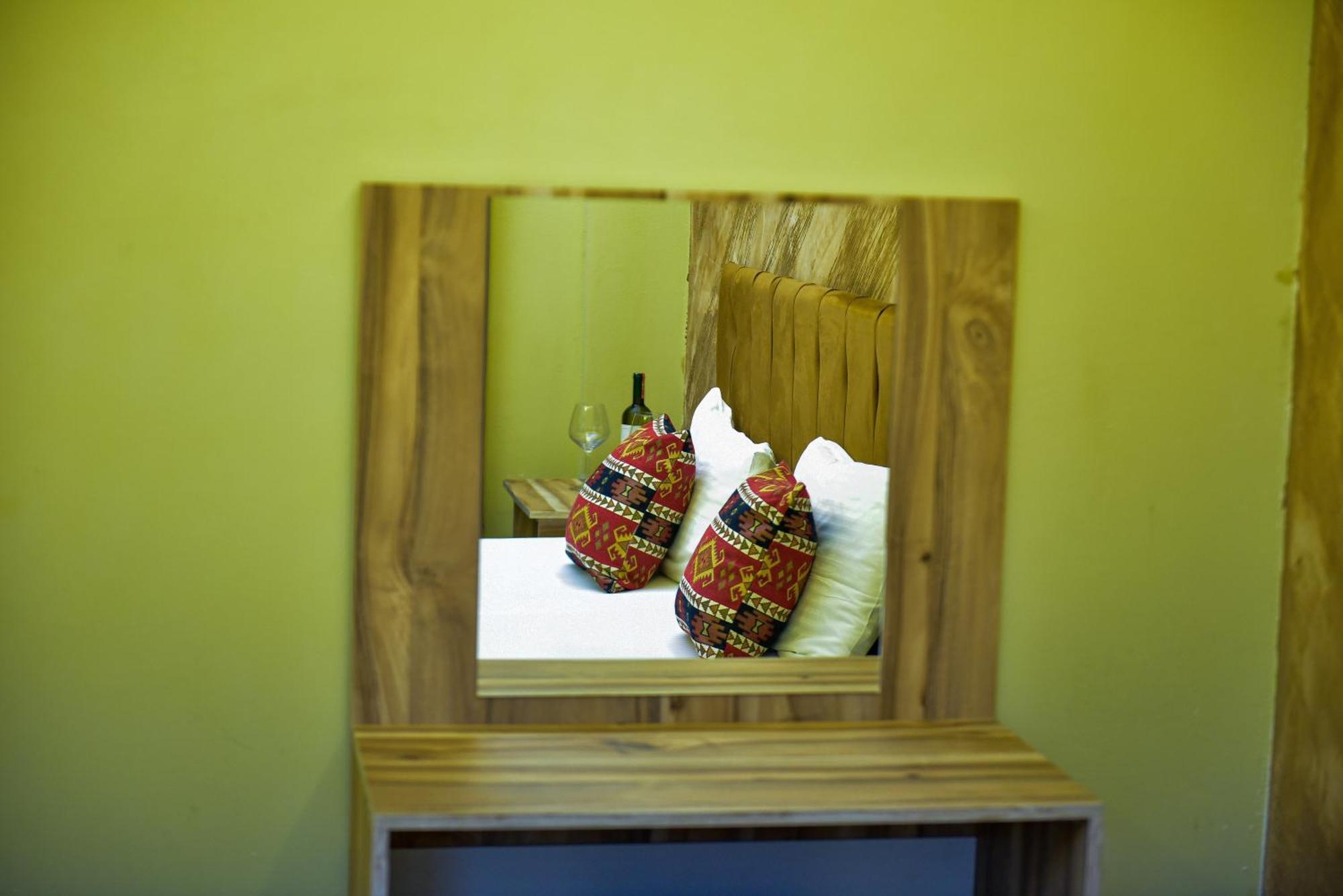 Te Bujtina Hotel- Cozy Stay With Traditional Breakfast Near Beach Golem  Eksteriør billede