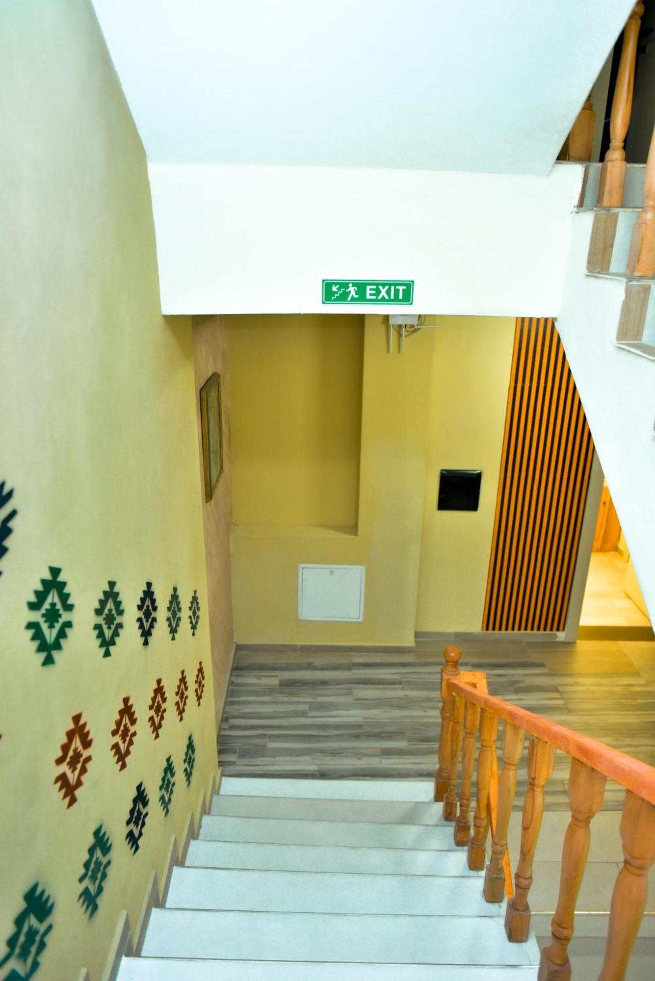 Te Bujtina Hotel- Cozy Stay With Traditional Breakfast Near Beach Golem  Eksteriør billede