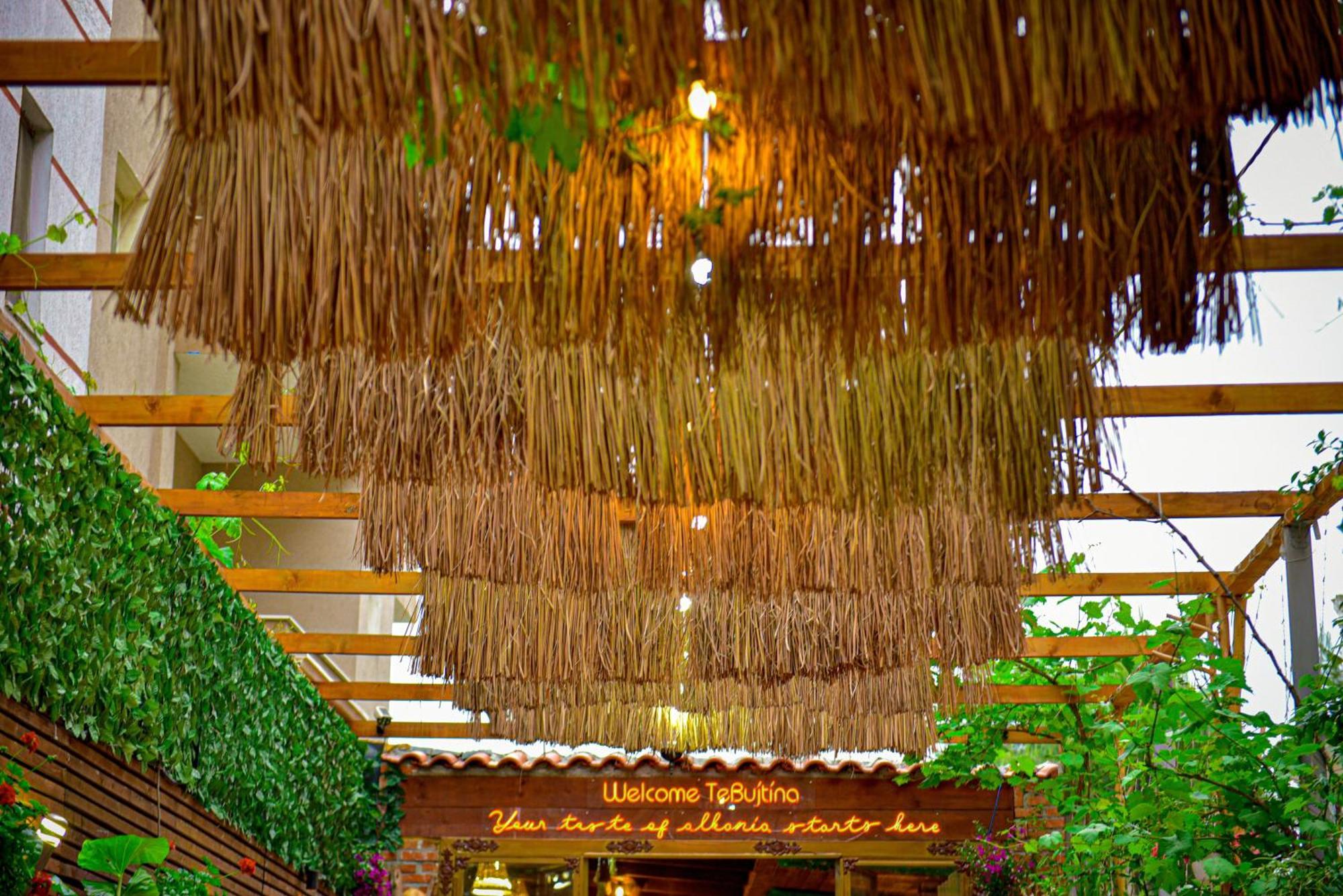 Te Bujtina Hotel- Cozy Stay With Traditional Breakfast Near Beach Golem  Eksteriør billede