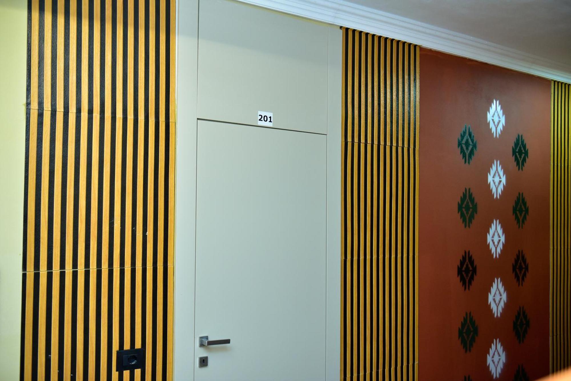 Te Bujtina Hotel- Cozy Stay With Traditional Breakfast Near Beach Golem  Eksteriør billede