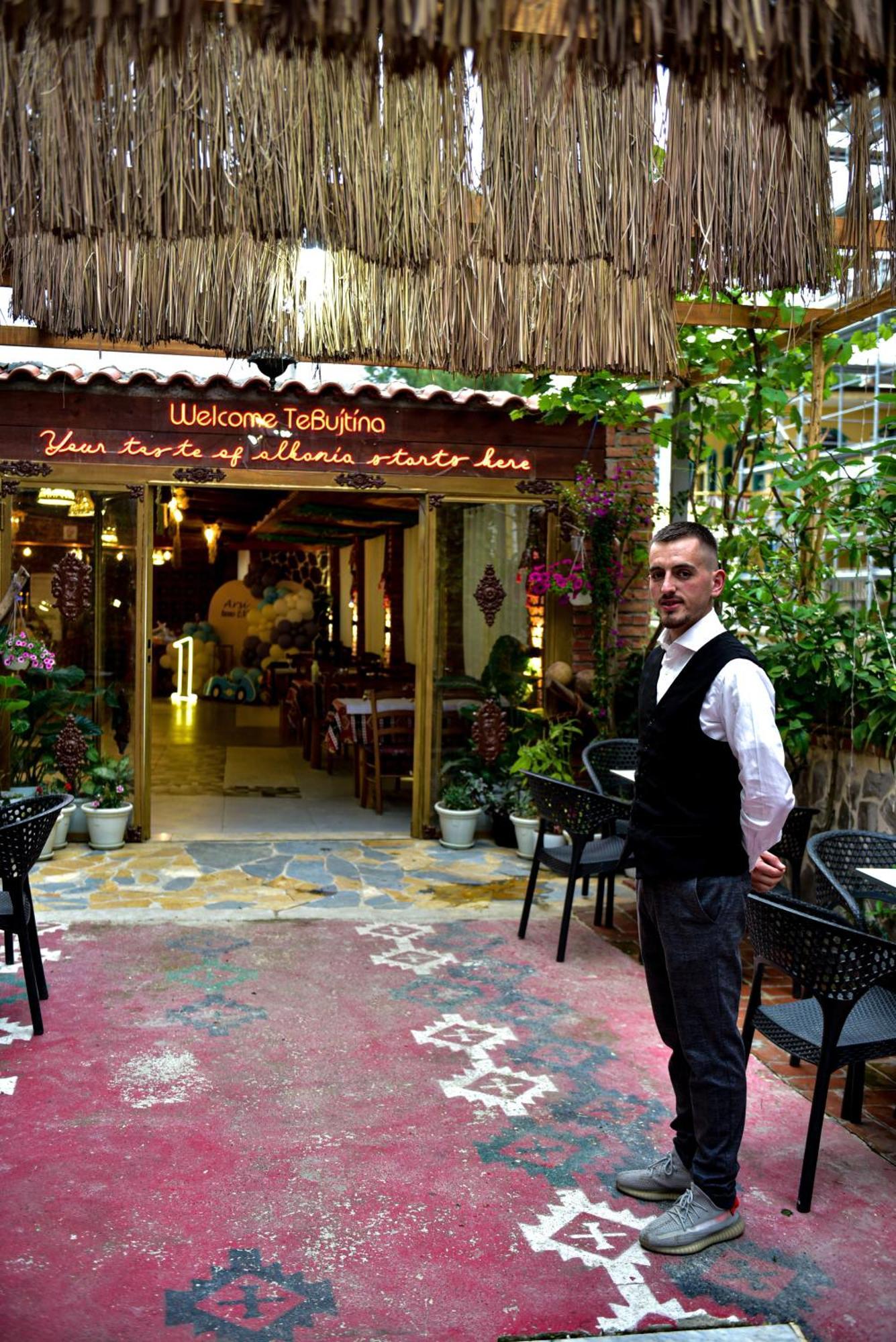 Te Bujtina Hotel- Cozy Stay With Traditional Breakfast Near Beach Golem  Eksteriør billede