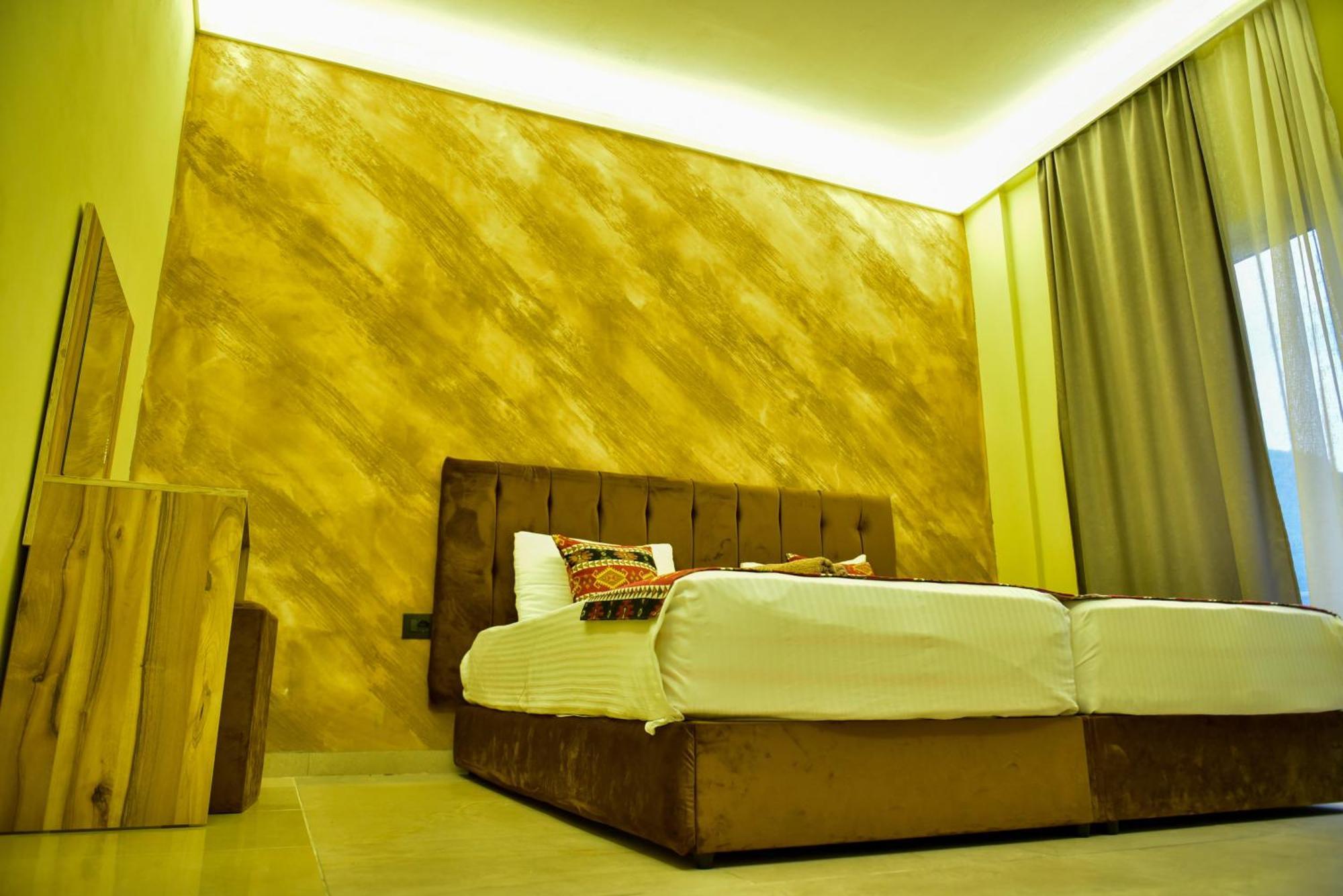 Te Bujtina Hotel- Cozy Stay With Traditional Breakfast Near Beach Golem  Eksteriør billede